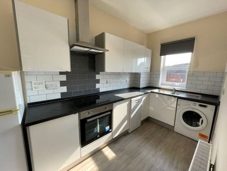 1 Bedroom Flat / Apartment - Portsmouth Road, Southampton - Photo 3