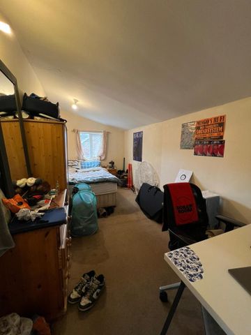 4 bedroom end of terrace house to rent - Photo 3