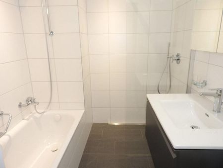 Attraktives renoviertes Doppeleinfamilienhaus - Photo 2