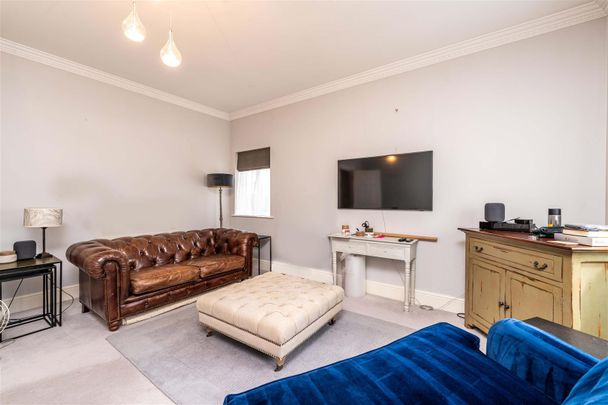 Flat To Let - Photo 1