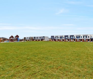 10 Jandakot Walk, Point Cook VIC 3030 - House For Rent | Domain - Photo 4