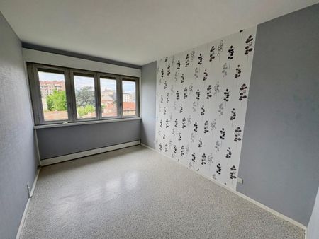APPARTEMENT T3 A LOUER A ROANNE - CENTRE VILLE - Photo 3