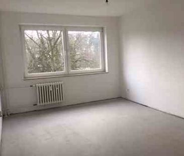 Großzügige 3-Zimmer-Wohnung mit Balkon (WBS) - Foto 1