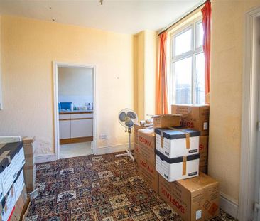 3 bedroom end of terrace house to rent - Photo 2