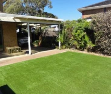 Spacious 2-Bedroom Townhouse Near the Lake - Photo 6