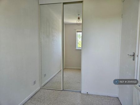 2 bedroom semi-detached house to rent - Photo 3