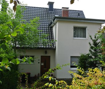 Freistehendes Einfamilienhaus mit großem Garten mit Obstbäumen zu v... - Photo 1