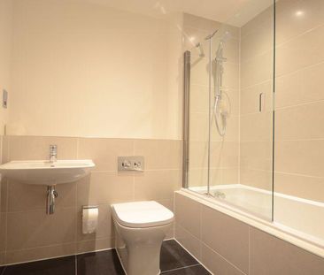 3 bedroom flat to rent - Photo 6