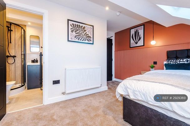 1 bedroom in a house share to rent - Photo 1