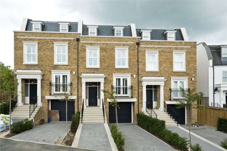 Newly built four bedroom home providing the perfect combination of London Living in a picturesque village setting - Photo 3