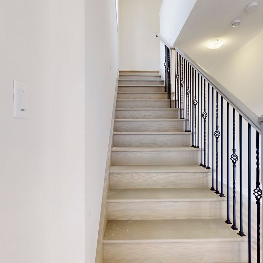 For Lease - 15 Prudhoe Terrace, Barrie, Ontario - Photo 1