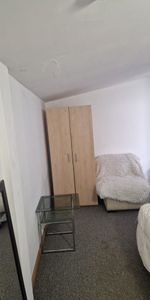 Room in a Shared House, St Michael Avenue, HA9 - Photo 3