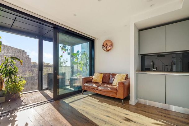 Studio to rent - Photo 1