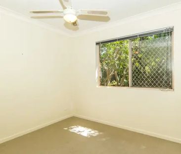 UNFURNISHED apartment on a quiet street in Ascot! - Photo 5
