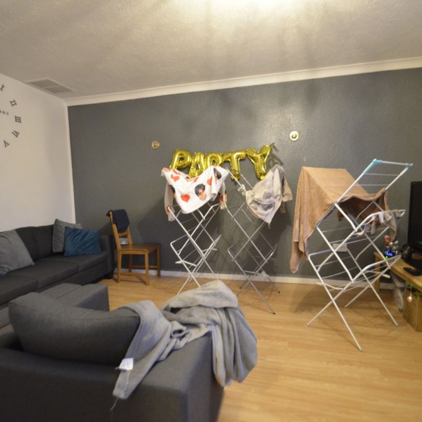 4 bedroom Property to rent - Photo 1