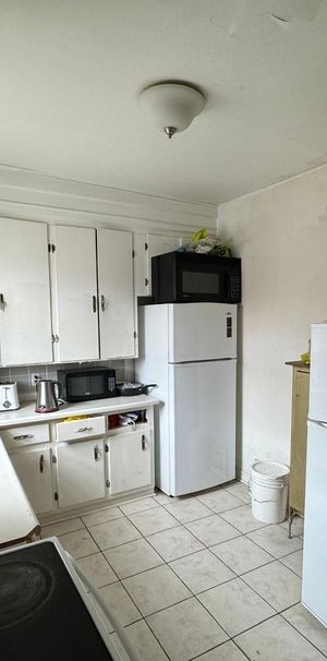 For Lease - 745 Barton Street Unit# Room 2 Second Floor, Hamilton, Ontario - Photo 1