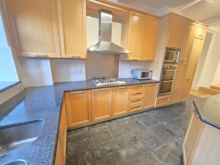 3 bedroom apartment to rent - Photo 3