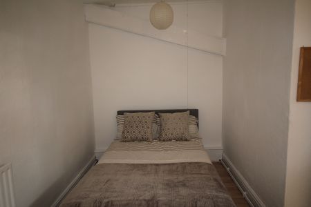 1 Bedroom Studio - Photo 4