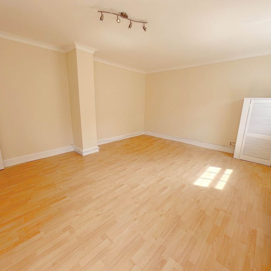 OIRO £1,650 pcm - Available Now - Furnished - Photo 1