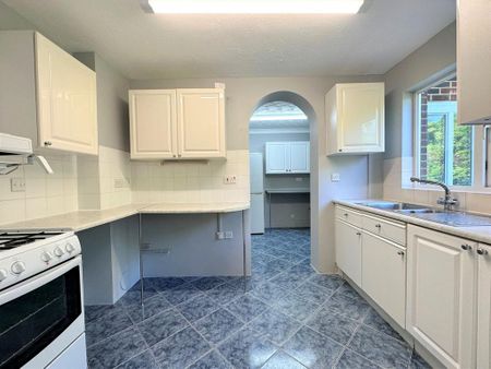 3 bedroom semi-detached house to rent - Photo 5