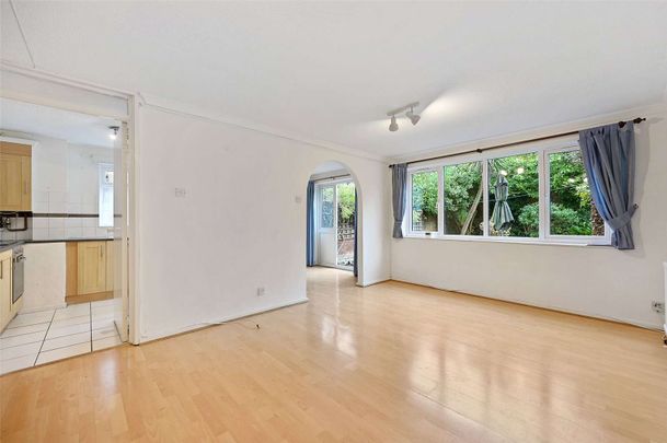 A spacious two bedroom house, with parking and private garden located just of Green Lane. - Photo 1