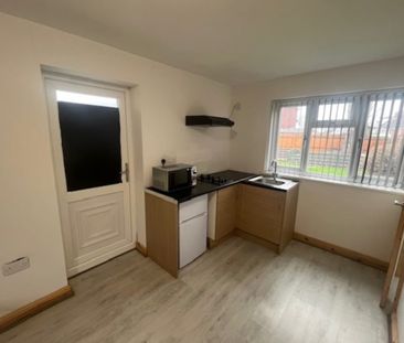 Bedsit, Yateley Avenue, B42 - Photo 5