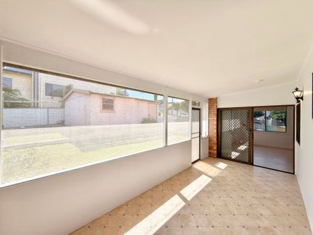 296 The Esplanade, Speers Point - Photo 2