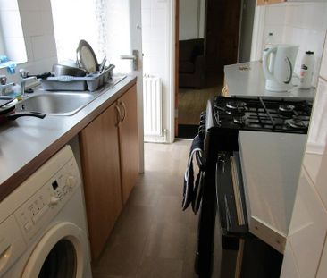 3 bedroom terraced house to rent - Photo 3