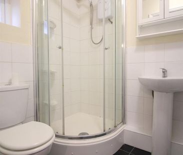 Hanworth Road, Hounslow - Photo 5