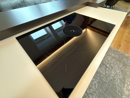 Seltene Gelegenheit! Hochwertige, offen geschnittene Wohnung mit Uhrturm-Blick - Photo 2