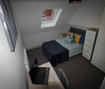 3 bedroom flat to rent - Photo 1