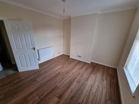 2 bedroom end of terrace house to rent - Photo 4