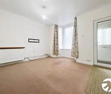 3 bedroom end of terrace house to rent - Photo 3