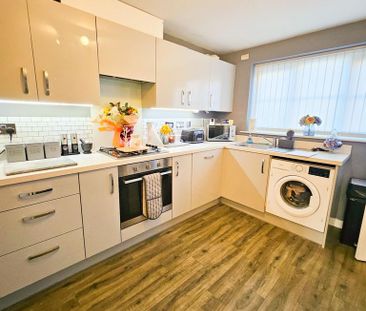 2 bedroom semi-detached house to rent - Photo 6