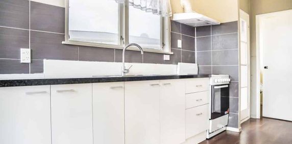 Mangere 3-Bedroom Home with Superb Location - Photo 2