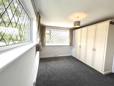 3 bedroom Semi Detached - Photo 2
