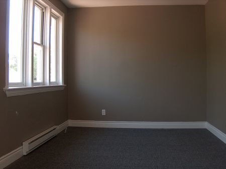 950 Oxford St E. - Photo 4