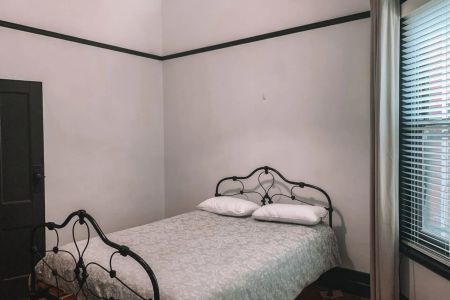 Stylish Three-Bedroom Home in Prime Richmond Location! - Photo 3