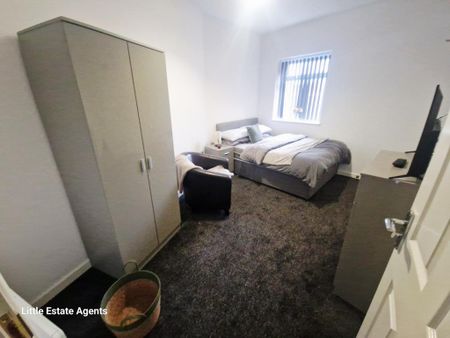 1 bedroom in a house share to rent - Photo 3