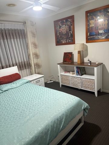 Cranbourne East - Photo 3