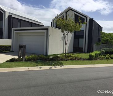 Stunning Two-Story, Three-Bedroom Home! - Photo 6