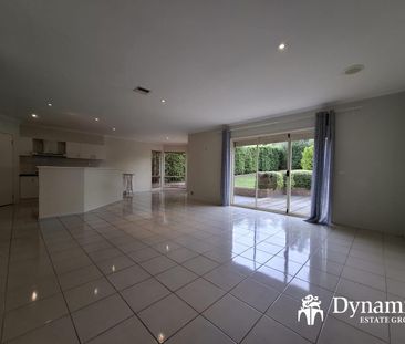 Spacious Family Home in Prime Location - Photo 2