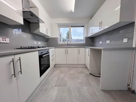 4 bedroom terraced house to rent - Photo 5