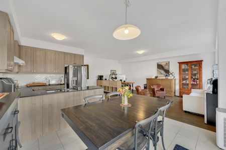 For Lease - 241 Longboat Run, Brantford, Ontario - Photo 2