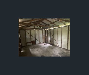 Spacious 4-Bedroom Home with Large Yard & Ample Parking - Photo 5