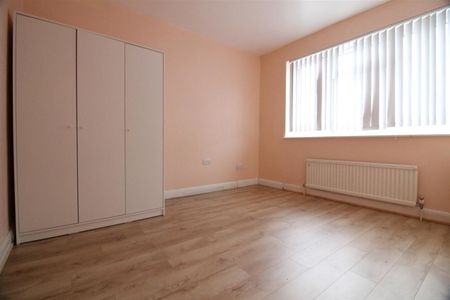 Lansbury Drive, Hayes - Photo 3