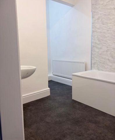 1 Bed Flat, Warren Drive, CH45 - Photo 5