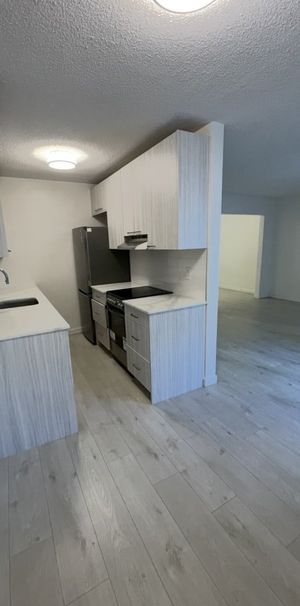 Nassau House - Photo 1