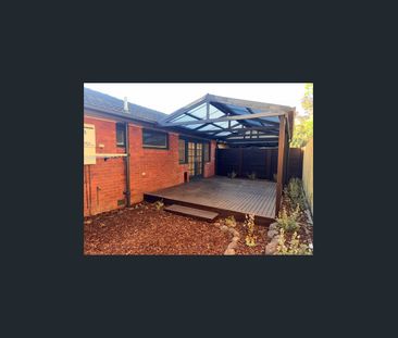 SIMPLY STUNNING – UPDATED AND PRIVATELY POSITIONED - Photo 3