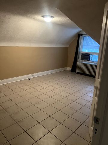 For Lease - 225 Rosemount Avenue Unit# Third Floor, Toronto, Ontario - Photo 5